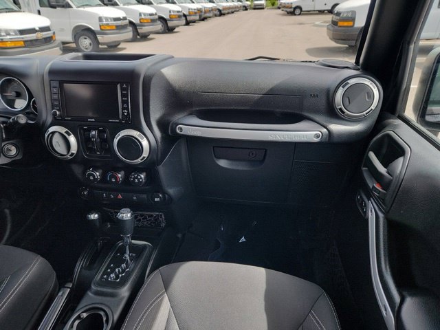 Used 2018 Jeep Wrangler Unlimited Sahara AWD/4WD image 29