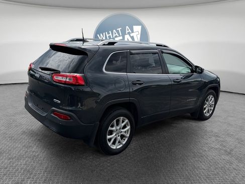 Used 2018 Jeep Cherokee Latitude Plus AWD/4WD image 3