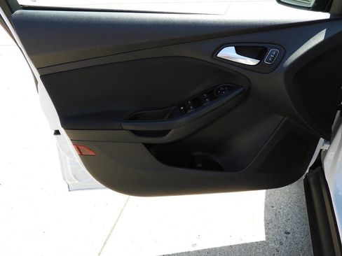 Used 2018 Ford Focus SE image 18