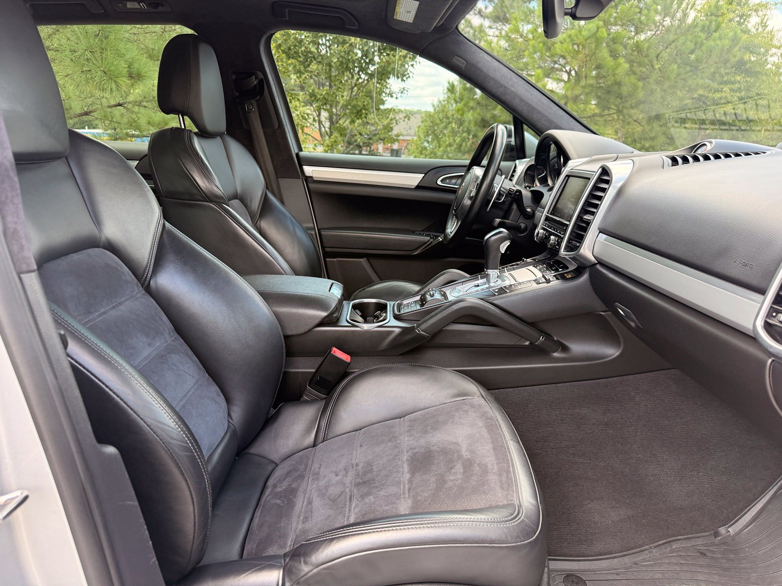 Used 2013 Porsche Cayenne GTS AWD/4WD image 34