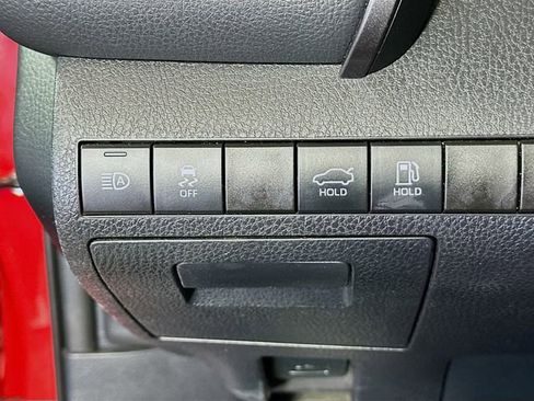 Used 2024 Toyota Camry SE image 11