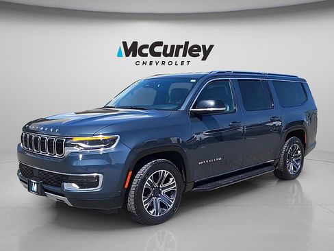 Used 2024 Jeep Wagoneer L Series II w/ Flexible Seating Group AWD/4WD image 3