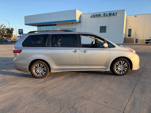 Used 2018 Toyota Sienna XLE FWD image 4
