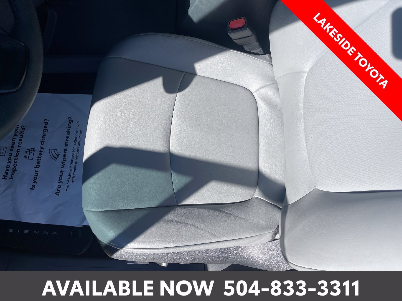 Used 2023 Toyota Sienna XLE FWD image 30