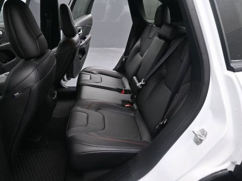 Used 2022 Jeep Cherokee Trailhawk w/ Premium Leather Package AWD/4WD image 12