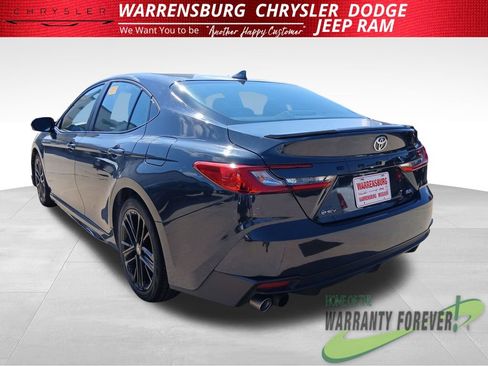 Used 2025 Toyota Camry SE FWD image 6