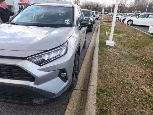 Used 2021 Toyota RAV4 XLE w/ Convenience Package image 3