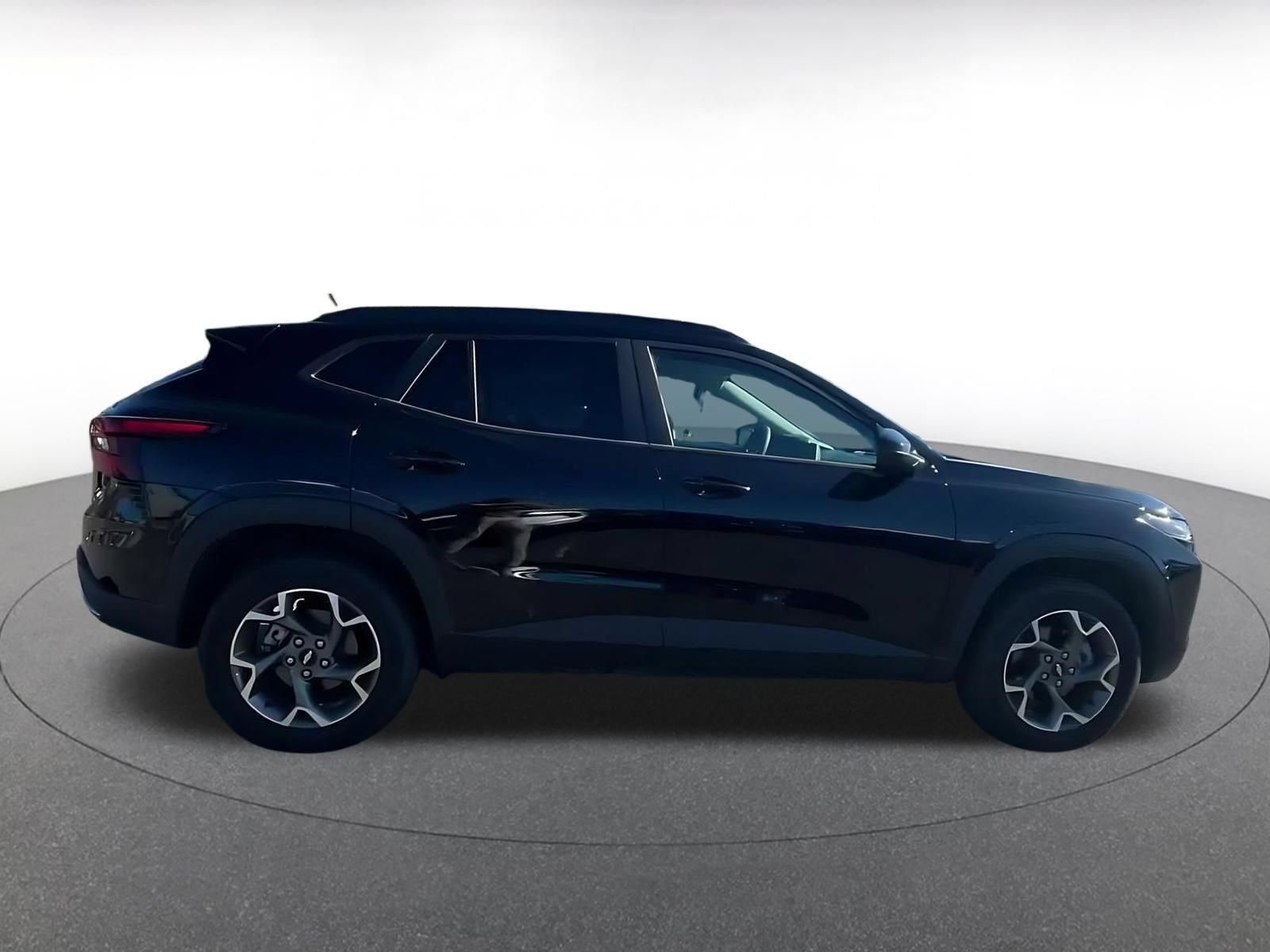 Used 2025 Chevrolet Trax LT FWD image 15