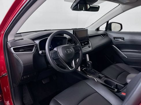 Used 2023 Toyota Corolla Cross XLE FWD image 9