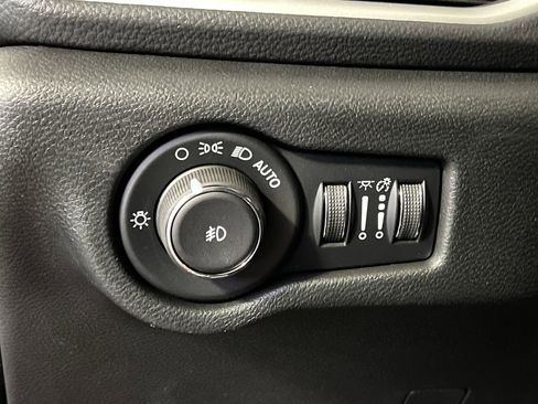 New 2026 Chrysler Pacifica Select image 14