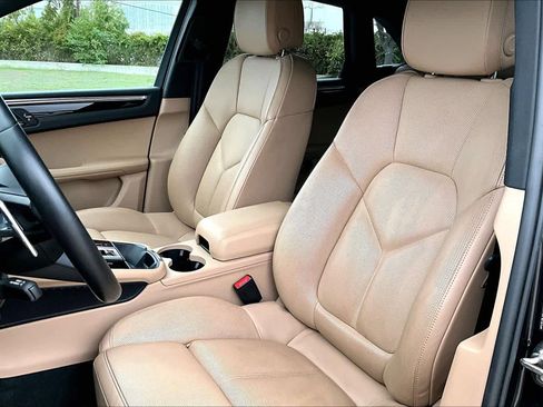 Used 2022 Porsche Macan image 7