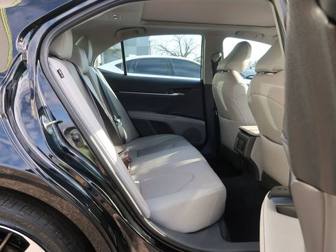 Used 2019 Toyota Camry XSE image 21