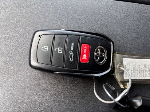 Used 2025 Toyota Highlander XSE AWD/4WD image 21