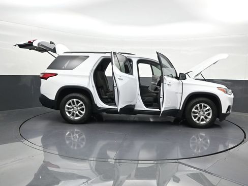 Used 2021 Chevrolet Traverse LT FWD image 33