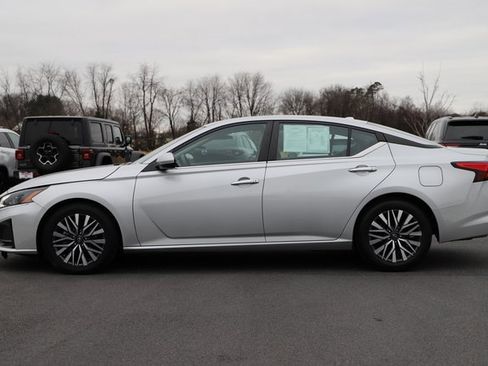 Used 2023 Nissan Altima 2.5 SV image 3
