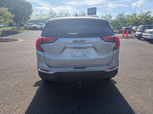 Used 2021 GMC Terrain SLT image 4
