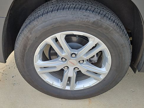 Used 2023 GMC Terrain SLE w/ Driver Convenience Package image 10