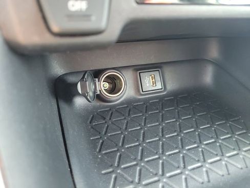 Used 2024 Toyota RAV4 XLE FWD image 32