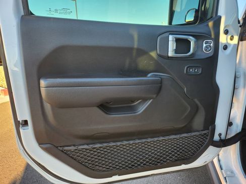 Used 2022 Jeep Gladiator Rubicon w/ Cold Weather Group image 28