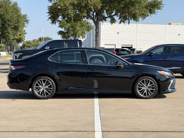 Used 2023 Toyota Camry XLE FWD image 3