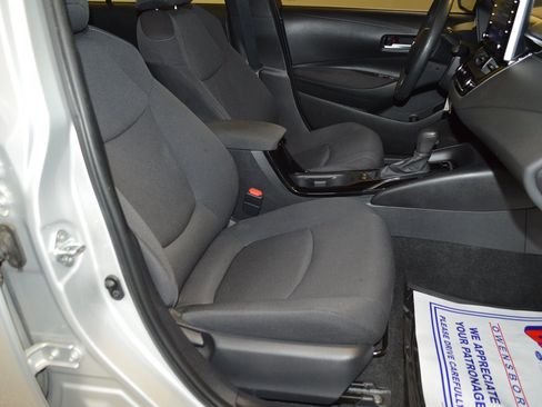 Used 2020 Toyota Corolla LE FWD image 11