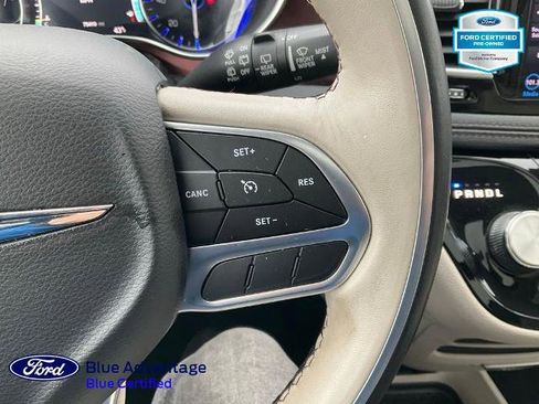 Used 2020 Chrysler Pacifica Limited image 9