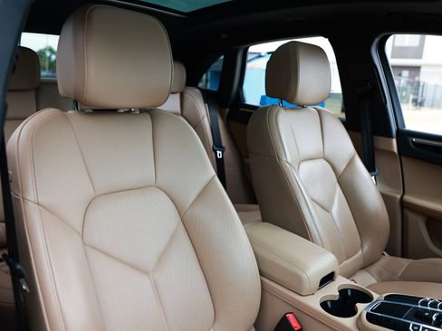 Used 2020 Porsche Macan image 20