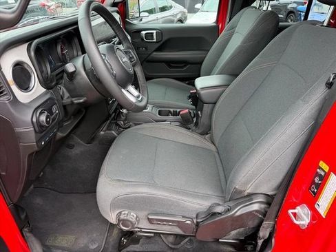Used 2025 Jeep Wrangler Unlimited Sahara AWD/4WD image 8