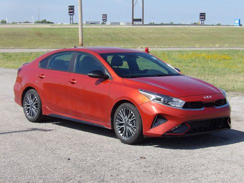 Used 2023 Kia Forte GT-Line FWD image 4