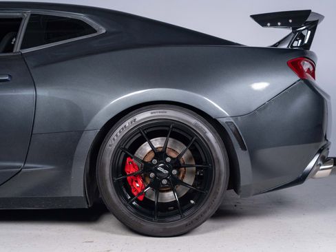 Used 2018 Chevrolet Camaro SS RWD image 10