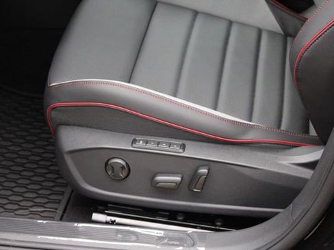 New 2026 Volkswagen GTI SE FWD image 9