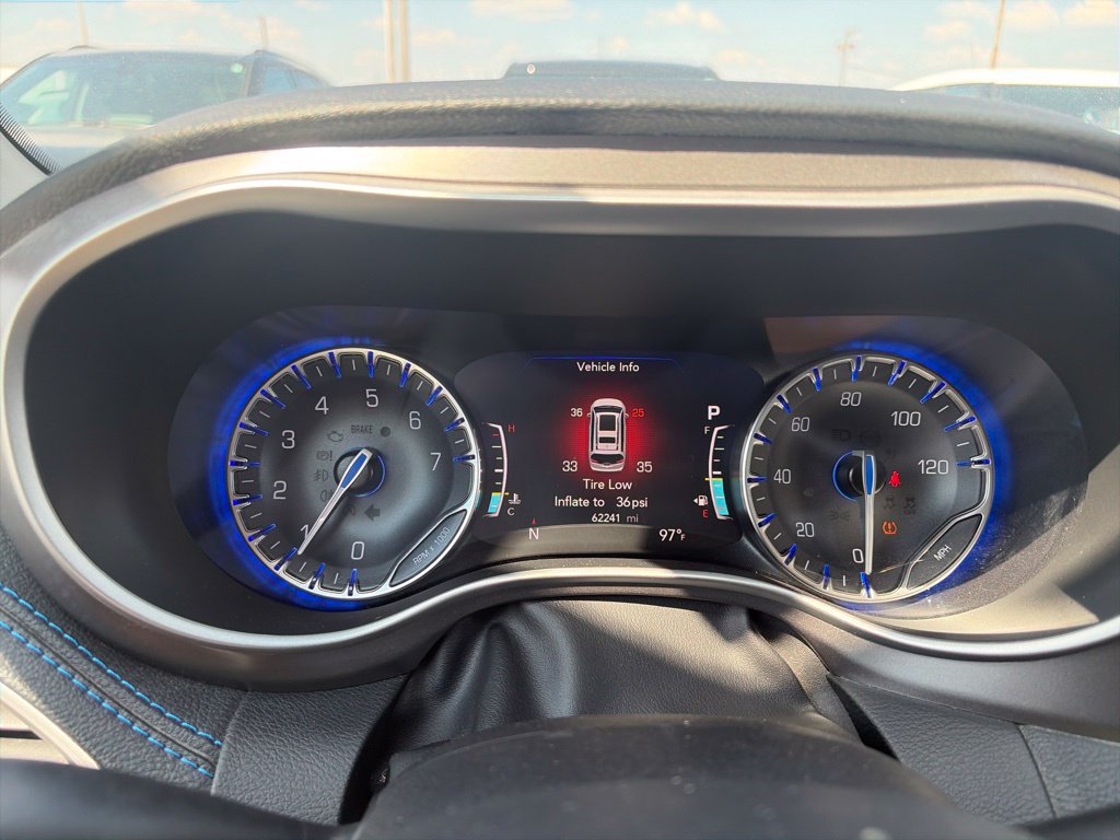 Used 2021 Chrysler Pacifica Touring-L w/ Uconnect Theater Family Group FWD image 20
