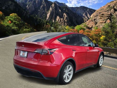 Used 2021 Tesla Model Y Long Range image 3