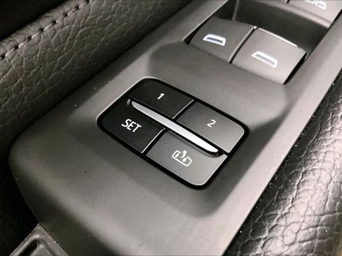 Used 2021 GMC Yukon Denali w/ LPO, Illumination Package RWD image 34
