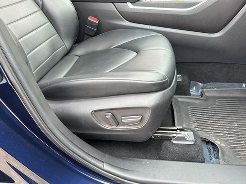 Used 2022 Toyota Highlander XLE image 28