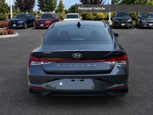 Used 2021 Hyundai Elantra SEL w/ Convenience Package FWD image 4