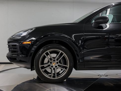 Certified 2023 Porsche Cayenne Platinum Edition image 13