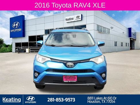 Used 2016 Toyota RAV4 XLE w/ Convenience Package FWD image 2