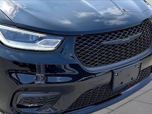 Used 2025 Chrysler Pacifica Limited FWD image 27