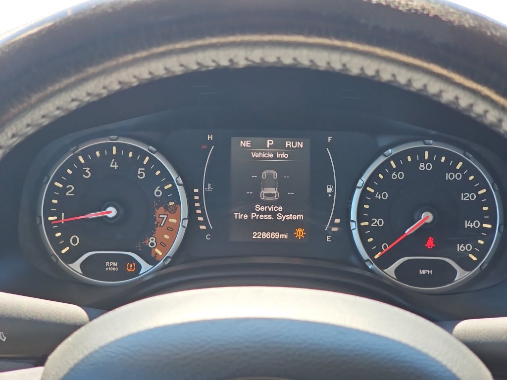 Used 2016 Jeep Renegade Latitude AWD/4WD image 19