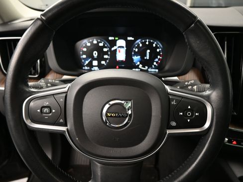 Used 2021 Volvo XC60 T5 Momentum w/ Premium Package image 11