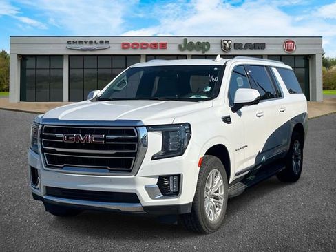 Used 2023 GMC Yukon XL SLT w/ SLT Premium Package AWD/4WD image 7