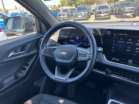 Used 2025 Chevrolet Equinox LT FWD image 35