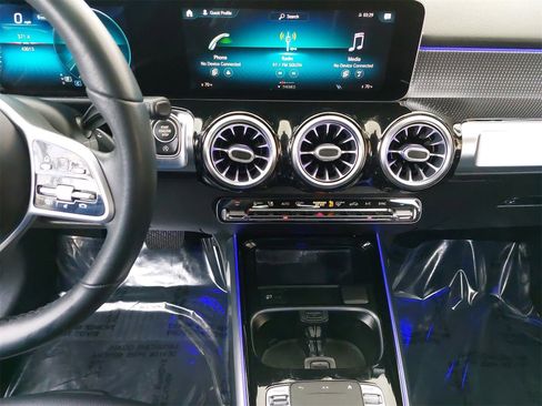 Used 2020 Mercedes-Benz GLB 250 4MATIC image 23