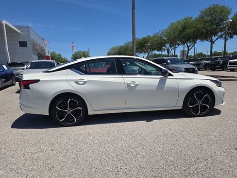 Certified 2025 Nissan Altima 2.5 SR FWD image 9