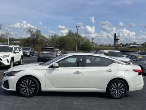Used 2023 Nissan Altima 2.5 SV image 4