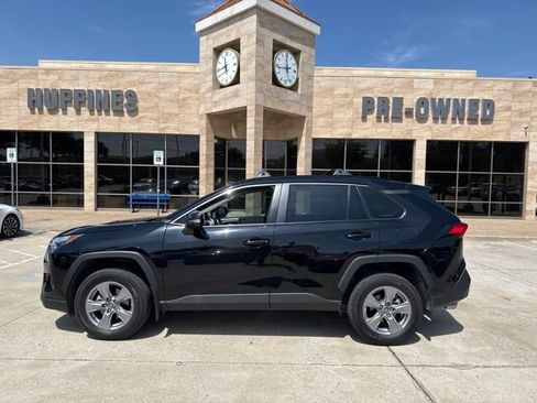 Used 2024 Toyota RAV4 XLE w/ Convenience Package FWD image 1