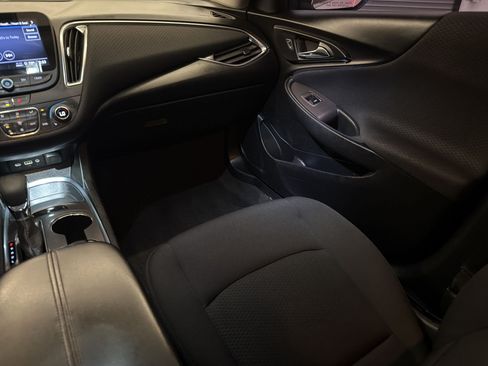 Used 2021 Chevrolet Malibu LT FWD image 28