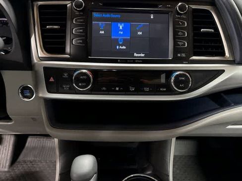 Certified 2017 Toyota Highlander XLE FWD image 23