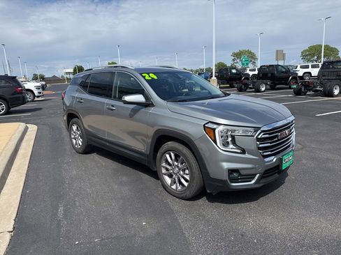 Used 2024 GMC Terrain SLT AWD/4WD image 8
